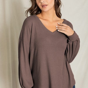 Waffle knit V-Neck Bishop Sleeve Loose Top 6 Colors S to 3X Plus Brown