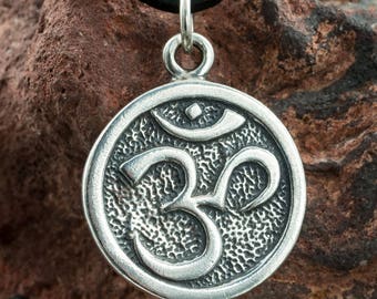 Pendentif en argent sterling AUM OM Ag 925 Devanagari HINDU bijoux bijoux Mantra bouddhisme jaïnisme sikhisme amulette collier à breloques