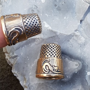 Collectible BRONZE THIMBLE Featuring CATS Designed by South Bohemian Designer Katien Collectibles Collectable Collectables Sewing Acessory