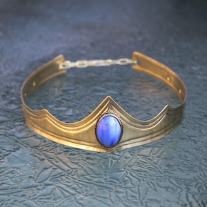 Coroa Real com Tiara de Vidro Tcheco Azul Gótica Medieval Princesa Príncipe Rei Rainha Imperador Latão Período Histórico Larp Sca Fantasia Sca