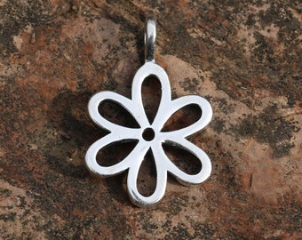 Silver flower pendant with 6 leaves for women inspired by nature jewellery