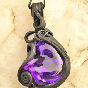 PURPLE DREAM Glass Fantasy Necklace Pendant Jewellery Jewelry