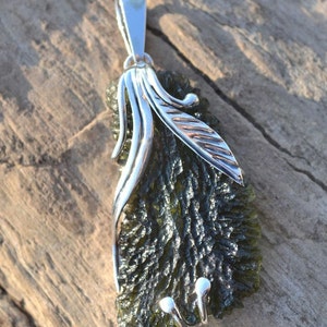 PANGEA Czech MOLDAVITE PENDANT Sterling Silver Moldavit Moldawit Moldavites Moldavit Vltavin Bohemia Cut Green Meteorite Tektite Gems Gem