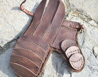 Lord of Battles Fibbia celtica in bronzo stile vichingo, perfetta per abbigliamento medievale/accessorio in pelle, LARP, cosplay, rievocazioni - bronzo fuso a cera persa, 2,9 × 4 cm, Bronzo, 2.9×4