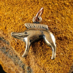 Pendentif sanglier celtique en bronze - Neuvy-en-Sullias
