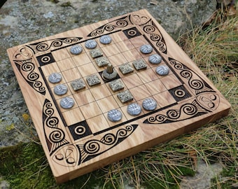 FIDCHELL Ancient Celtic BOARD GAME Brian Boru Chess like Tafl Hnefatafl Mythology Gift Celts Viking Raid Games Strategy