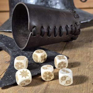 FARKLE Dice Game Set, Leather Dice Cup with 6 Dice, Medieval Table top Game, Middle Ages Gaming Accessory Czech made by Wulflund