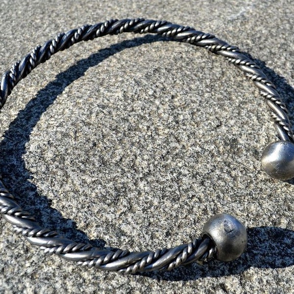 TORQUES Twisted Necklace Torques Torq Torc Medieval Historical SCA LARP Wikinger Wikinger Rollo Ragnar Amulet Talisman Celt