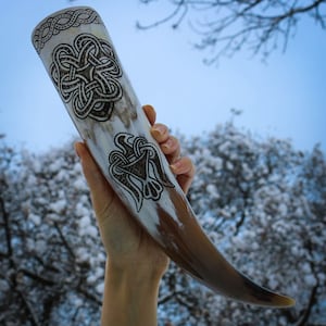 DRINKING HORN CROW Viking  Gnezdovo, engraved Viking horn - 0.4 L Varyag carved Norse gifts Pagan Skål Re-enactment Early Medieval