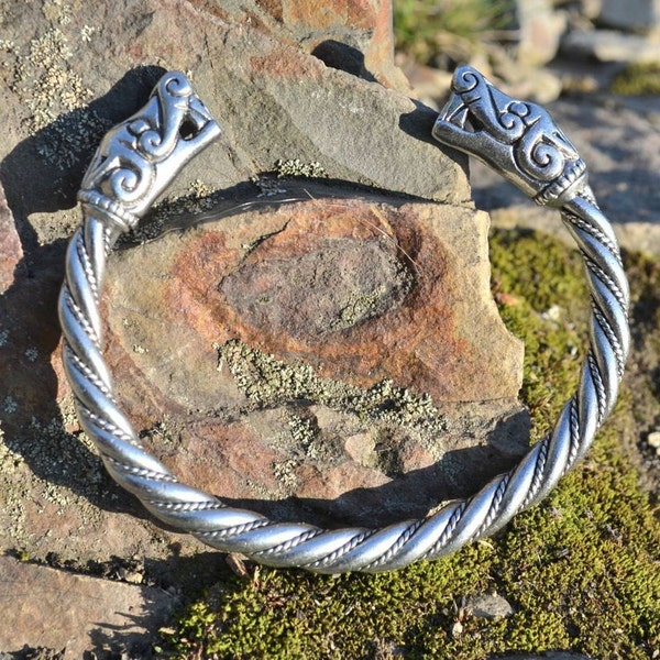 VIKING Pewter Wolf  Bracelet Fenrir Pagan Norse Head Wolves Bangle Jewel Jewelry Jewellery Iceland Thor Hammer Mjollnir Museum Beast