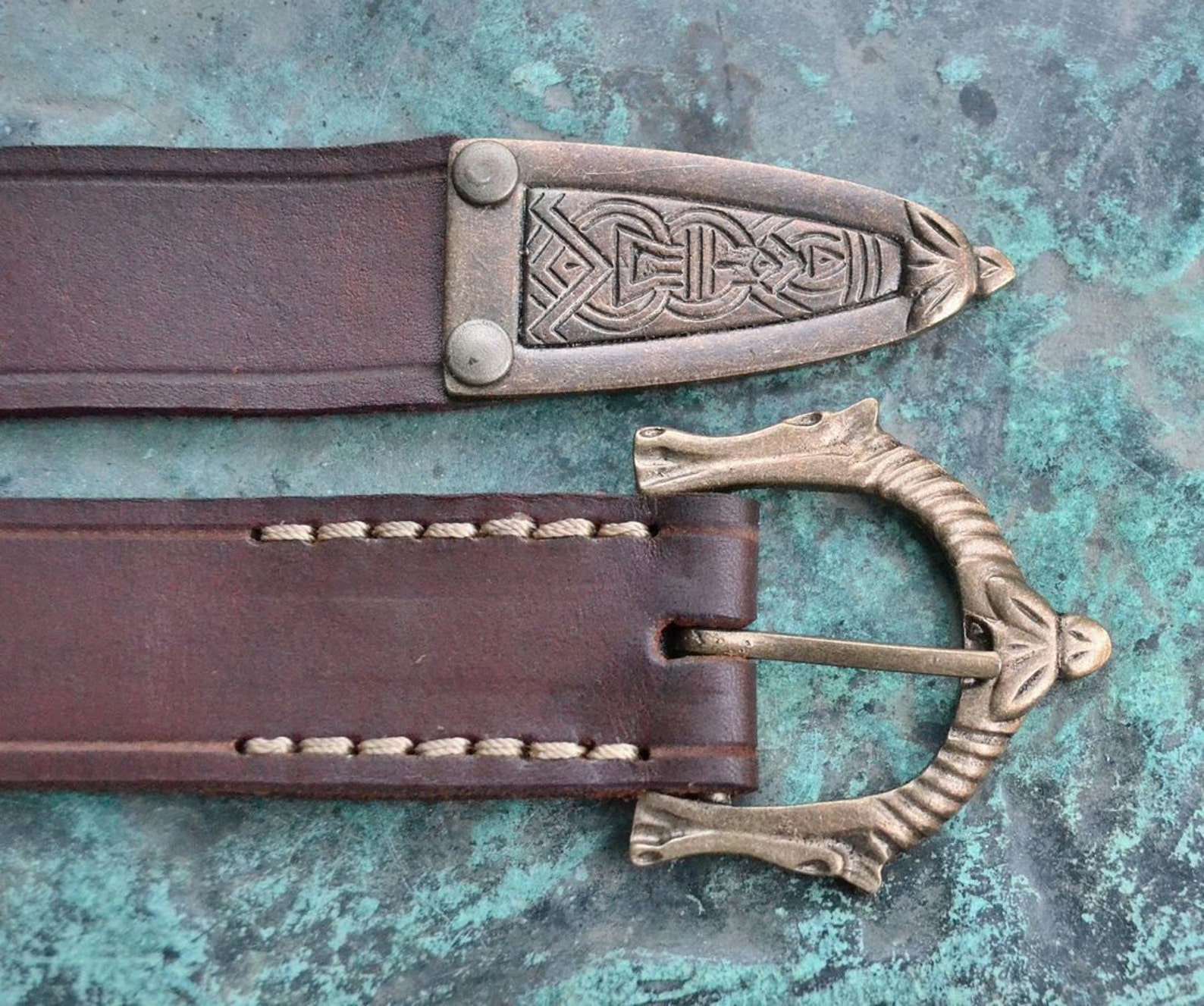ремни викинг. пояс викинга. кожаный ремень средневековье. пряжка викинг. пояс викинга.