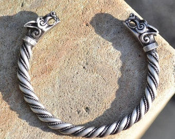 FENRIR VIKING WOLF Bracelet en étain Tête nordique païenne Loups Bracelet Bijou Bijoux Bijoux Islande Thor Hammer Mjollnir Museum Ragnar en étain