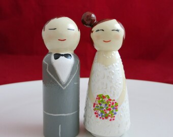 Wedding cake topper, Personalized peg dolls, Bride and Groom wedding cake gift, Cake toppers