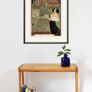 Peut inclure: Une affiche vintage pour le Teatro Regio de Turin, en Italie. L'affiche repr&eacute;sente une femme jouant du harpe sur un fond floral d&eacute;coratif. Le texte sur l'affiche est "Teatro Regio Torino".