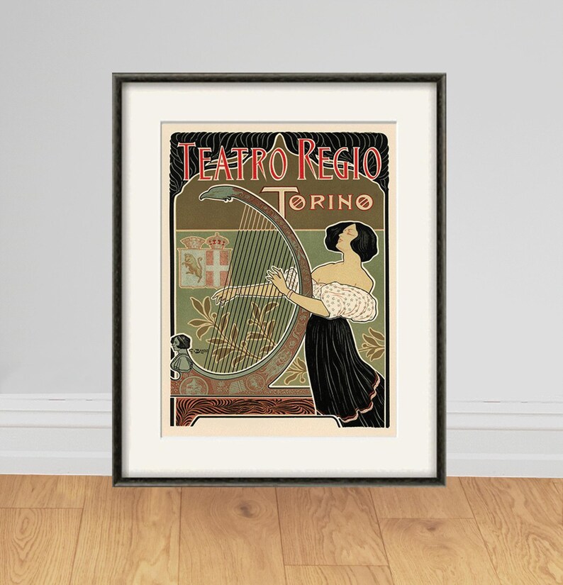 Peut inclure: Une affiche vintage pour l'op&eacute;ra Teatro Regio de Turin, en Italie. L'affiche repr&eacute;sente une femme jouant de la harpe avec un blason et les mots "Teatro Regio Torino" en rouge et noir.