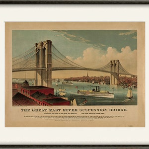 Puede incluir: Una ilustraci&oacute;n vintage del Gran Puente Colgante del R&iacute;o Este, que conecta las ciudades de Nueva York y Brooklyn. El puente se representa en un esquema de colores azul claro y blanco, con un barco de vapor navegando por debajo. La ilustraci&oacute;n se sit&uacute;a sobre un fondo de cielo azul con nubes blancas.