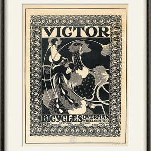 Pu&ograve; includere: Illustrazione in bianco e nero di tre donne che vanno in bicicletta. L'immagine &egrave; incorniciata da un bordo decorativo. Il testo "VICTOR BICYCLES OVERMAN WHEEL COMPANY" &egrave; nella parte inferiore dell'immagine.
