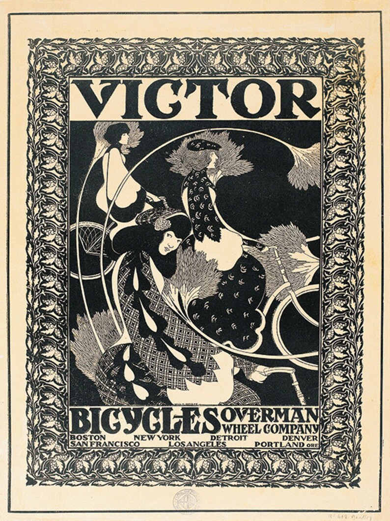Pu&ograve; includere: Illustrazione in bianco e nero di tre donne che vanno in bicicletta. L'immagine &egrave; incorniciata da un bordo decorativo. Il testo "VICTOR BICYCLES OVERMAN WHEEL COMPANY" &egrave; in basso nell'immagine.