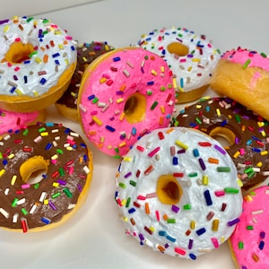 Donut Ornaments Imitation Food for Display Prop Donut Decoration Realistic Dimensional Donut Decor Donut Party Pink Chocolate Vanilla Colors