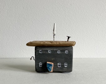 House little picture holder decoration made of driftwood reclaimed wood upcycled gray 8 cm