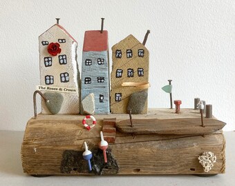 Wooden houses houses cottage pub beach promenade made of driftwood reclaimed wood decoration unique colorful 20 cm