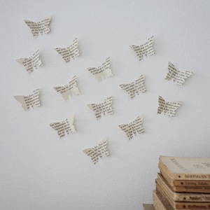 25 farfalle 3D realizzate con pagine di libri, caratteri di errore di battitura, decorazione da parete, tatuaggio da parete, sciame di farfalle