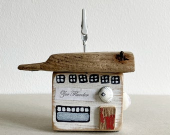 Wooden house, beach house, house made of driftwood, old wood, decorative picture holder for flounder white, 7 cm