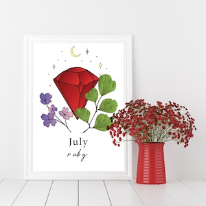 Może przedstawiać: Oprawiony wydruk z ilustracją czerwonego rubinu, zielonych liści, fioletowych i różowych kwiatów oraz półksiężyca. Tekst "July ruby" znajduje się poniżej. Po prawej stronie czerwony wazon z czerwonymi kwiatami.