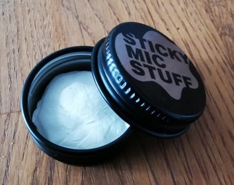 Sticky Mic Stuff, wiederverwendbarer Klebekitt für Kontaktmikrofone