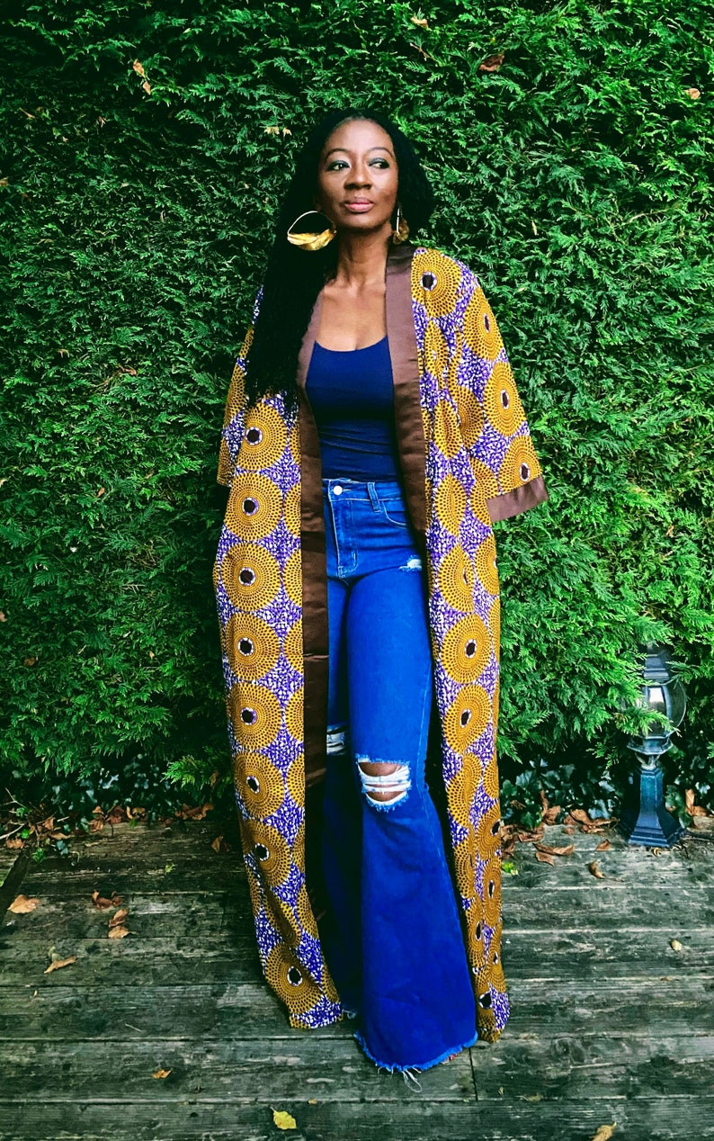 MANDISA kimono in a geometric print. image 2