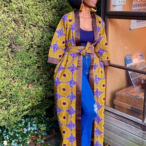 MANDISA kimono in a geometric print. image 5