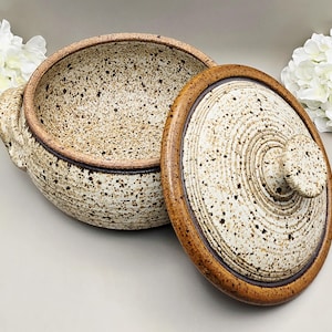 Jean Wells Studio Pottery | Vintage Mid-Century Modern Speckled Stoneware | Lidded Pot / Casserole Dish | Signed J Wells