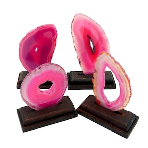 Fetta di agata rosa su base di legno – Decorazione boho selezionata a mano