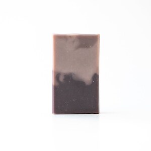 Violet lassi handgemaakte volledig natuurlijke zeep/yoghurt, gromwellwortel, lavendel, lavandin en patchouli