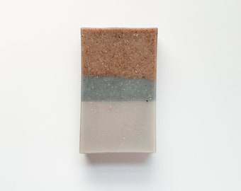 Sapone di riso viola fatto a mano, burro di karité, bacche di ginepro, tutto naturale