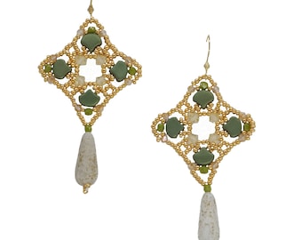 orecchini pendenti verdi e oro  perline e goccia, bigiotteria fatta a mano,
