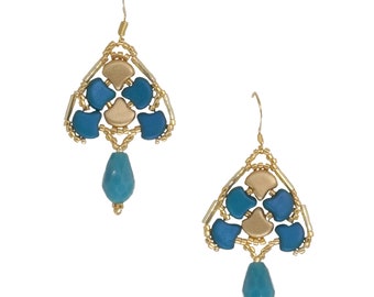 boucles d'oreilles goutte triangle en tissage de perles d'or et turquoise, bijoux artisanaux faits à la main en Italie