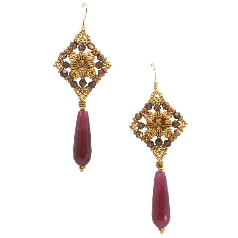 Boucles d'oreilles pendantes particulières avec goutte de pierre dure rouge, perles dorées et cristaux, bijoux fantaisie artisanaux italiens image 1