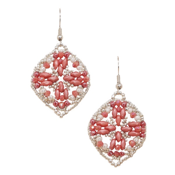 Grandes boucles d'oreilles pendantes rose corail faites main avec perles de verre, bijoux artisanaux fabriqués en Italie, idée cadeau conviviale