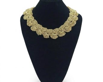 Choker Kette Gold gehäkelt Statement Halskette Boho Schmuck Geschenk für Frauen elegant Unikat leicht