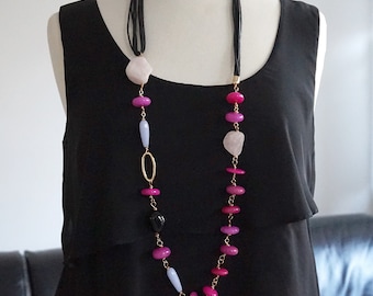 lange Halskette aus pink Edelstein, ausgefallene Unikat Schmuck Kette, Einzelstückdesign Halbedelsteinkette, Geburtstagsgeschenk Frau