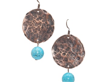 Pendientes colgantes étnicos de cobre martillado con piedra turquesa, joyería boho chic hecha a mano, idea de regalo artesanal para amiga tizianat