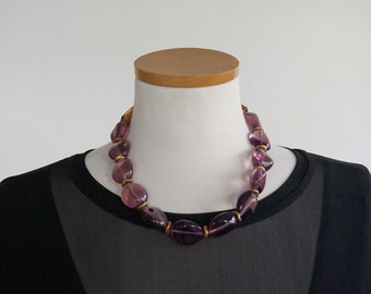 Collana grossa particolare di perle di vetro di Boemia color ametista, un regalo particolare per signora, bigiotteria fatta a mano in Italia