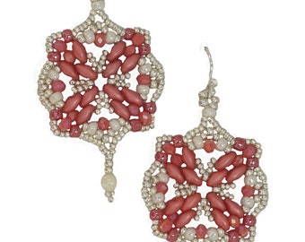 boucles d'oreilles pendantes d'été ajourées, corail rose argent blanc, fait main en tissage de perles, bijoux fantaisie artisanaux italiens