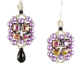 orecchini pendenti rettangolari di perline nere e viola con goccia pietra dura nera onice, tizianat bigiotteria handmade Italia