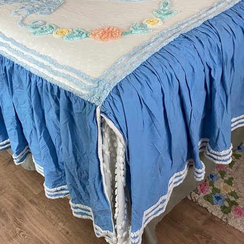 Vintage Dellinger chenille bedspread full shops size skirted