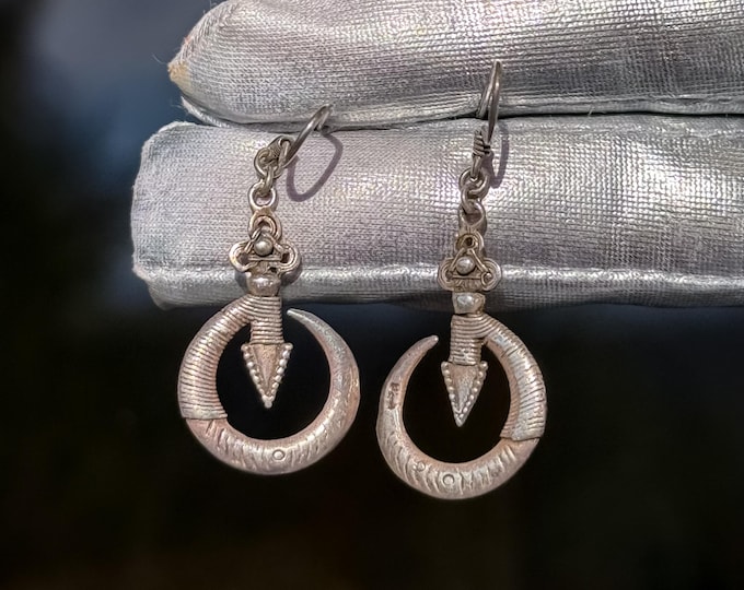 Vintage Sterling Silver Yao Bent Arrow Earrings found by Willabird Designs Vintage Finds