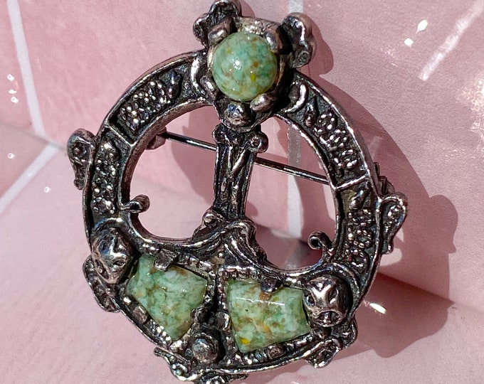 Vintage Connemara Marble Rhodium Plated “Tara” Medallion Brooch found by Willabird Designs Vintage Finds. Made in Ireland