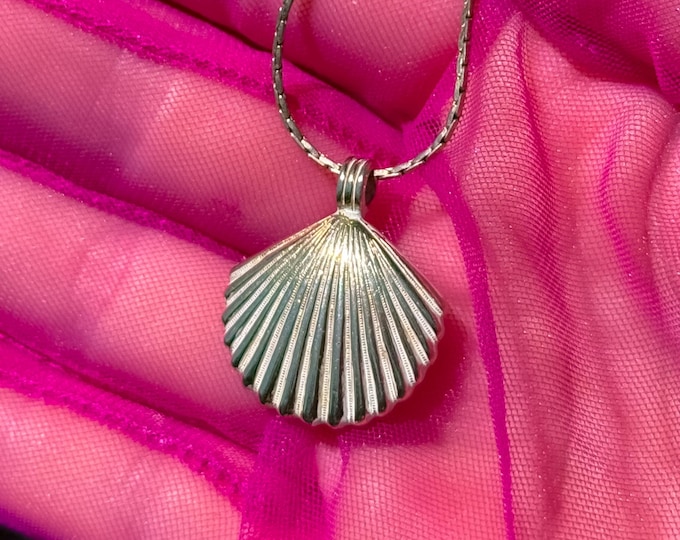 Vintage Avon Shell Necklace found by Willabird Designs Vintage Finds
