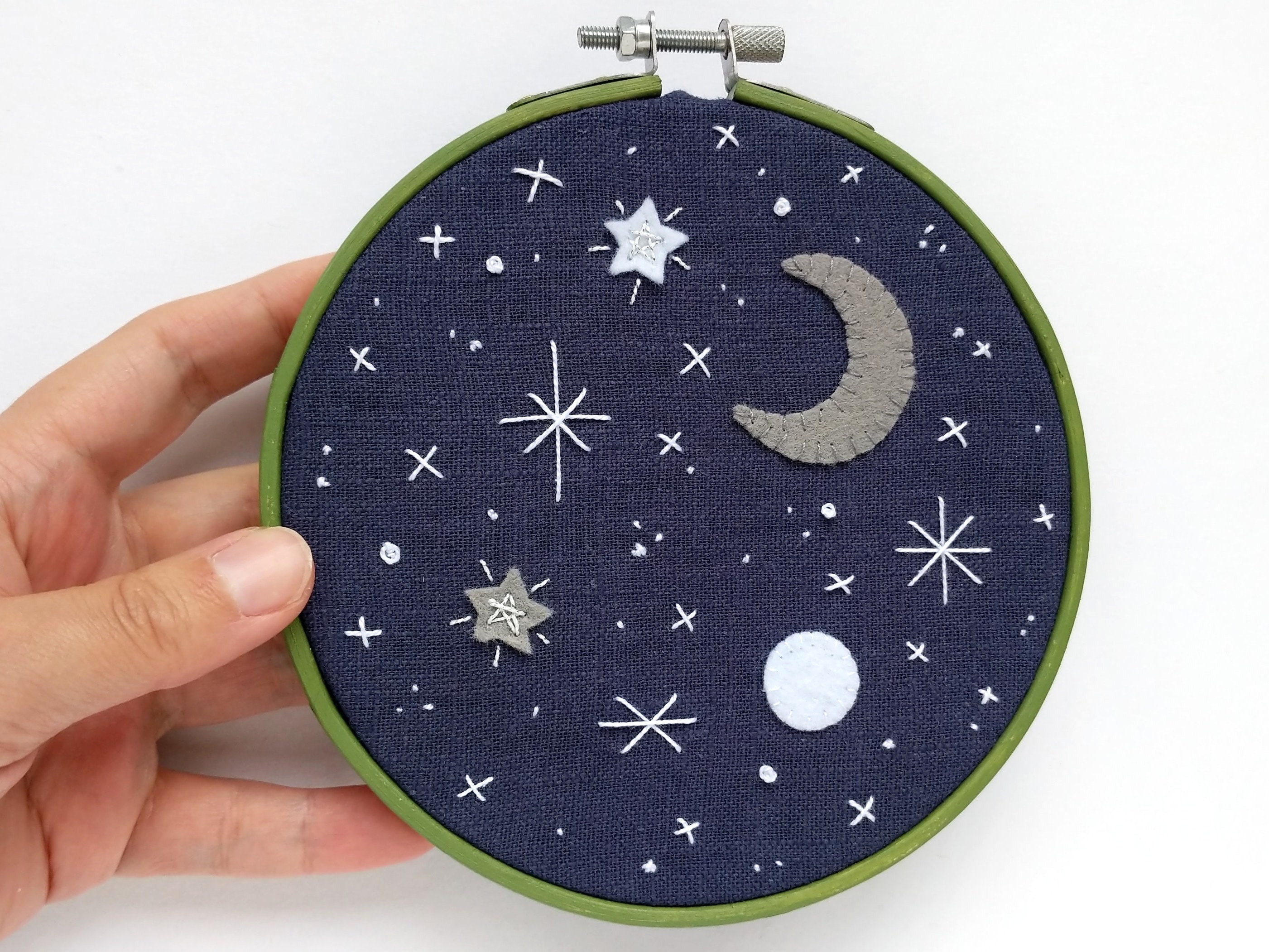 タ*ー様 ハンドメイド刺繍フレーム　夜空いっぱいの花火とニャンズ 2c96accfb916d2f8231ccc37a2f555